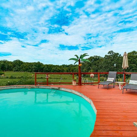 Spacious Ozarks Family Home - Private Pool And Grill バーボン郡 エクステリア 写真