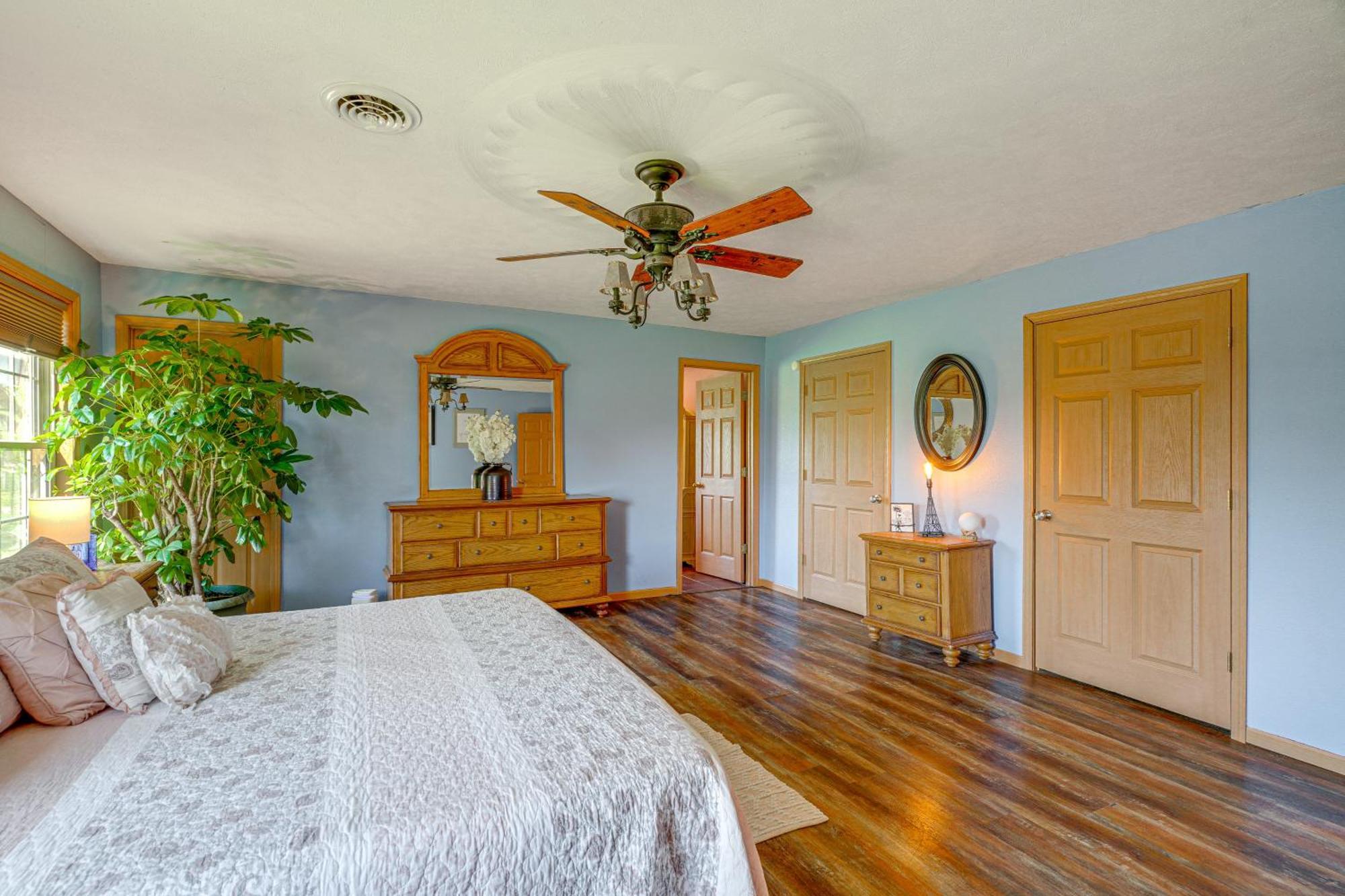Spacious Ozarks Family Home - Private Pool And Grill バーボン郡 エクステリア 写真