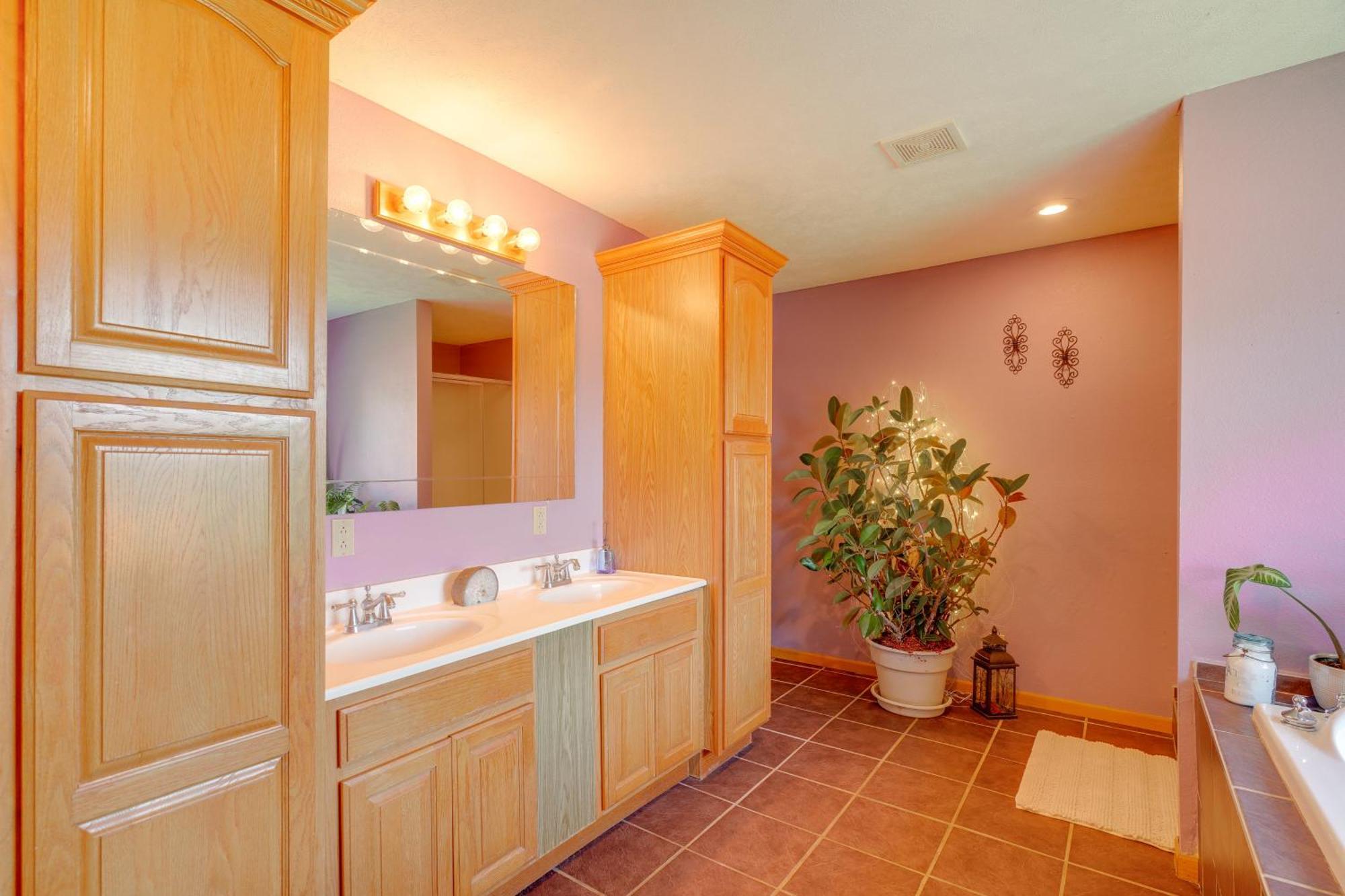 Spacious Ozarks Family Home - Private Pool And Grill バーボン郡 エクステリア 写真