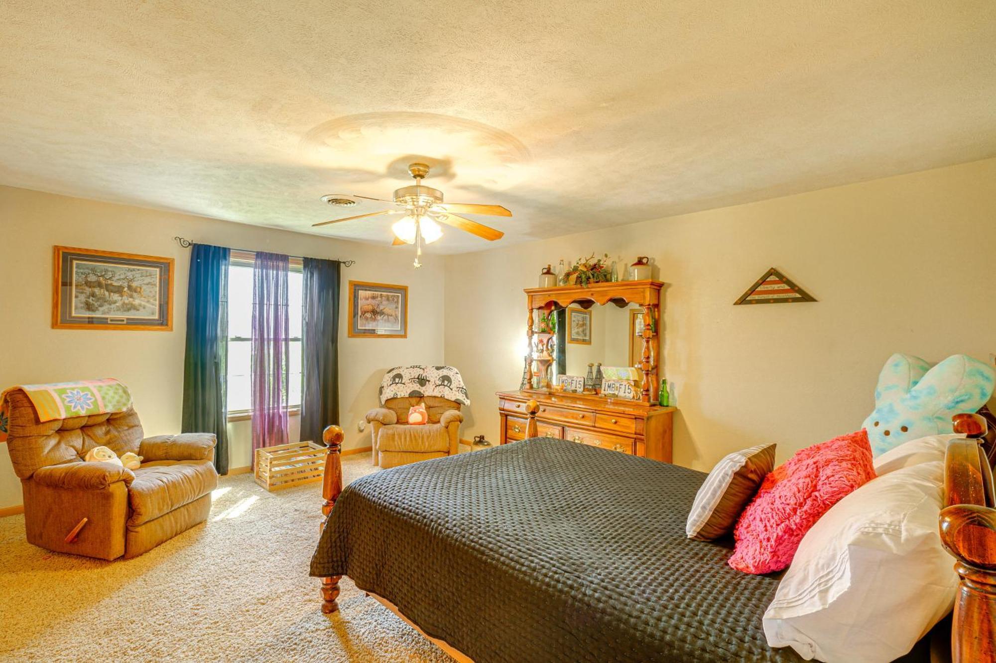 Spacious Ozarks Family Home - Private Pool And Grill バーボン郡 エクステリア 写真