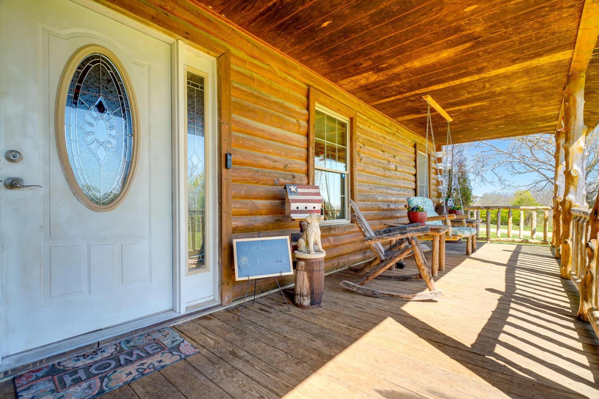 Spacious Ozarks Family Home - Private Pool And Grill バーボン郡 エクステリア 写真