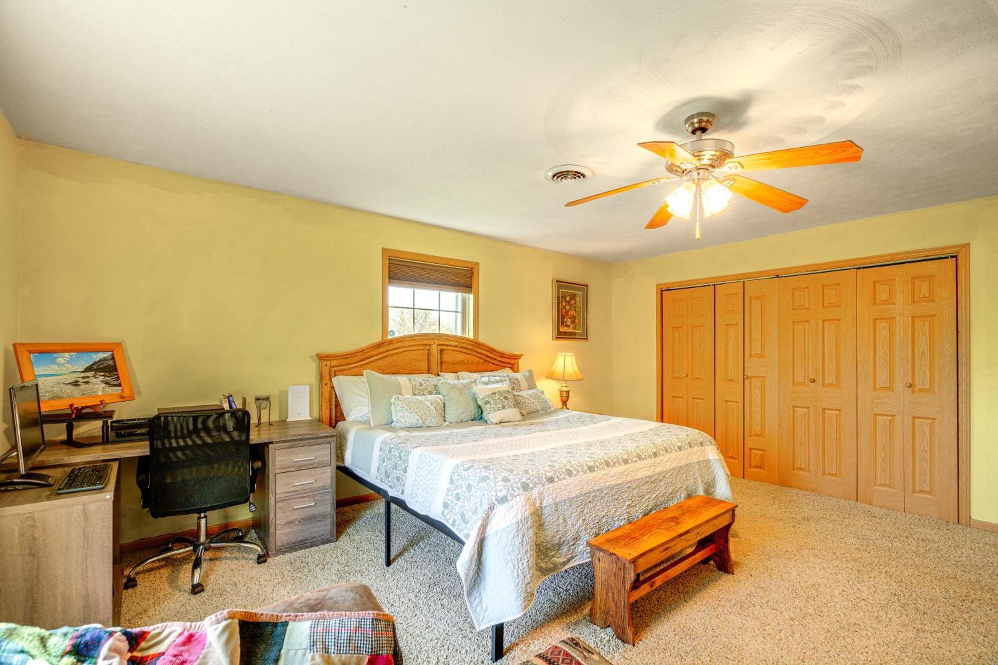 Spacious Ozarks Family Home - Private Pool And Grill バーボン郡 エクステリア 写真