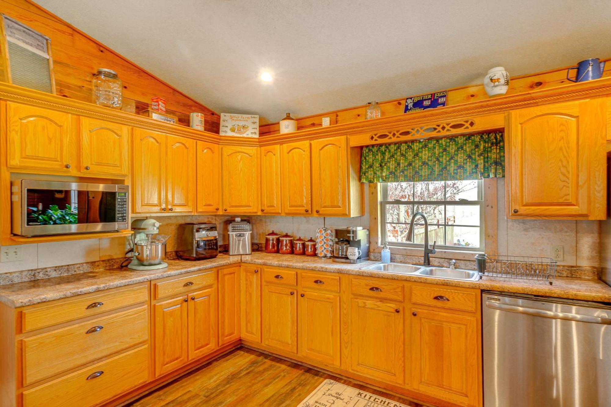 Spacious Ozarks Family Home - Private Pool And Grill バーボン郡 エクステリア 写真