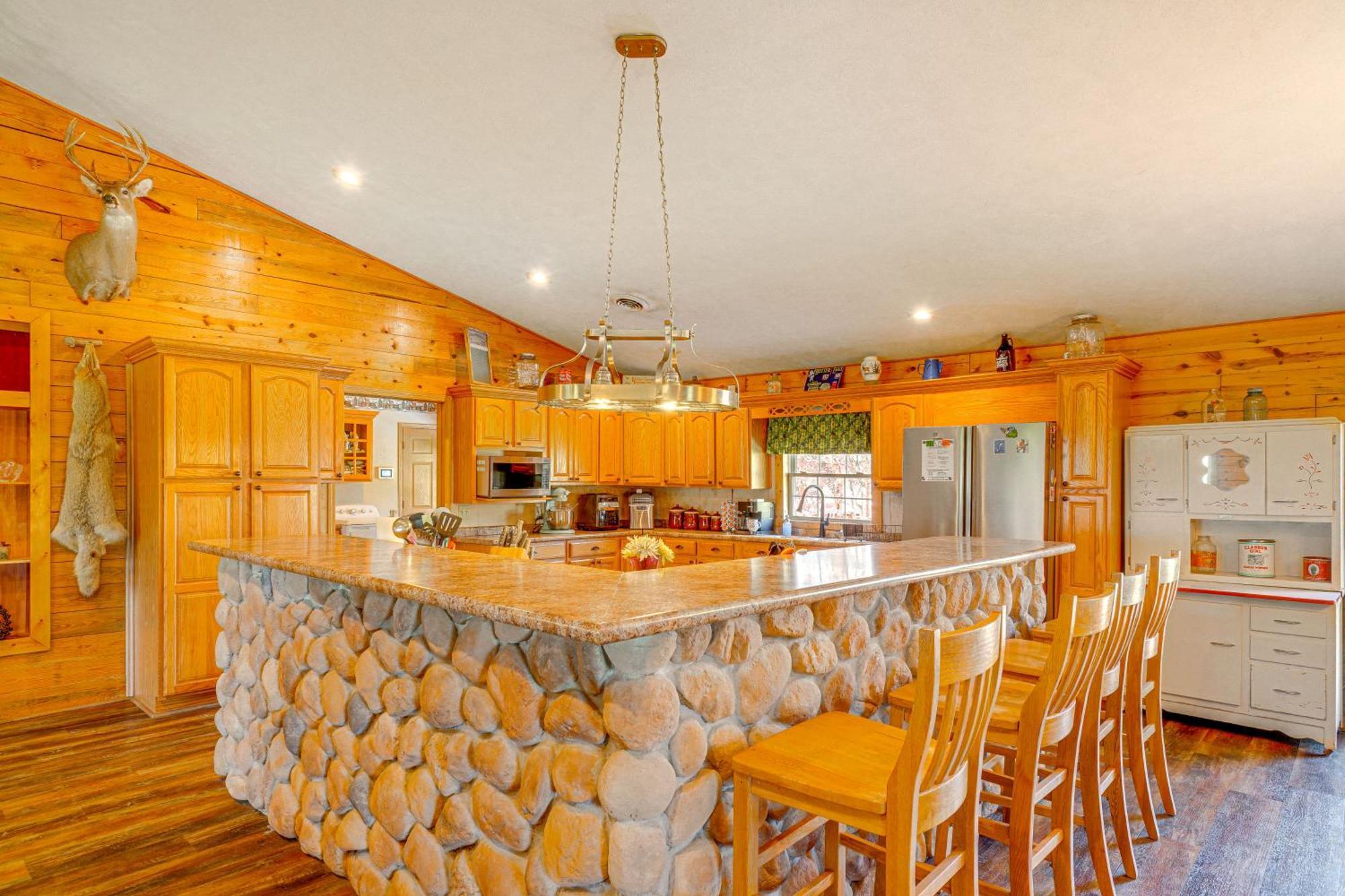 Spacious Ozarks Family Home - Private Pool And Grill バーボン郡 エクステリア 写真