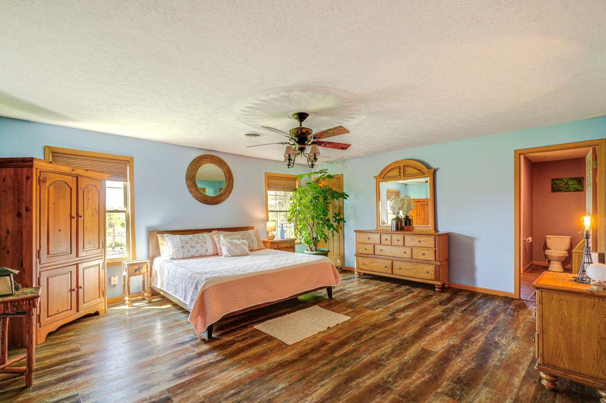 Spacious Ozarks Family Home - Private Pool And Grill バーボン郡 エクステリア 写真