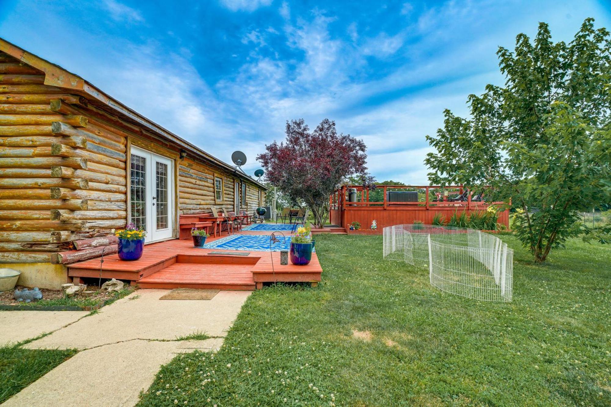 Spacious Ozarks Family Home - Private Pool And Grill バーボン郡 エクステリア 写真