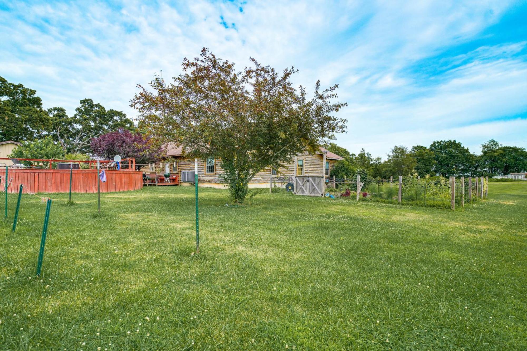 Spacious Ozarks Family Home - Private Pool And Grill バーボン郡 エクステリア 写真