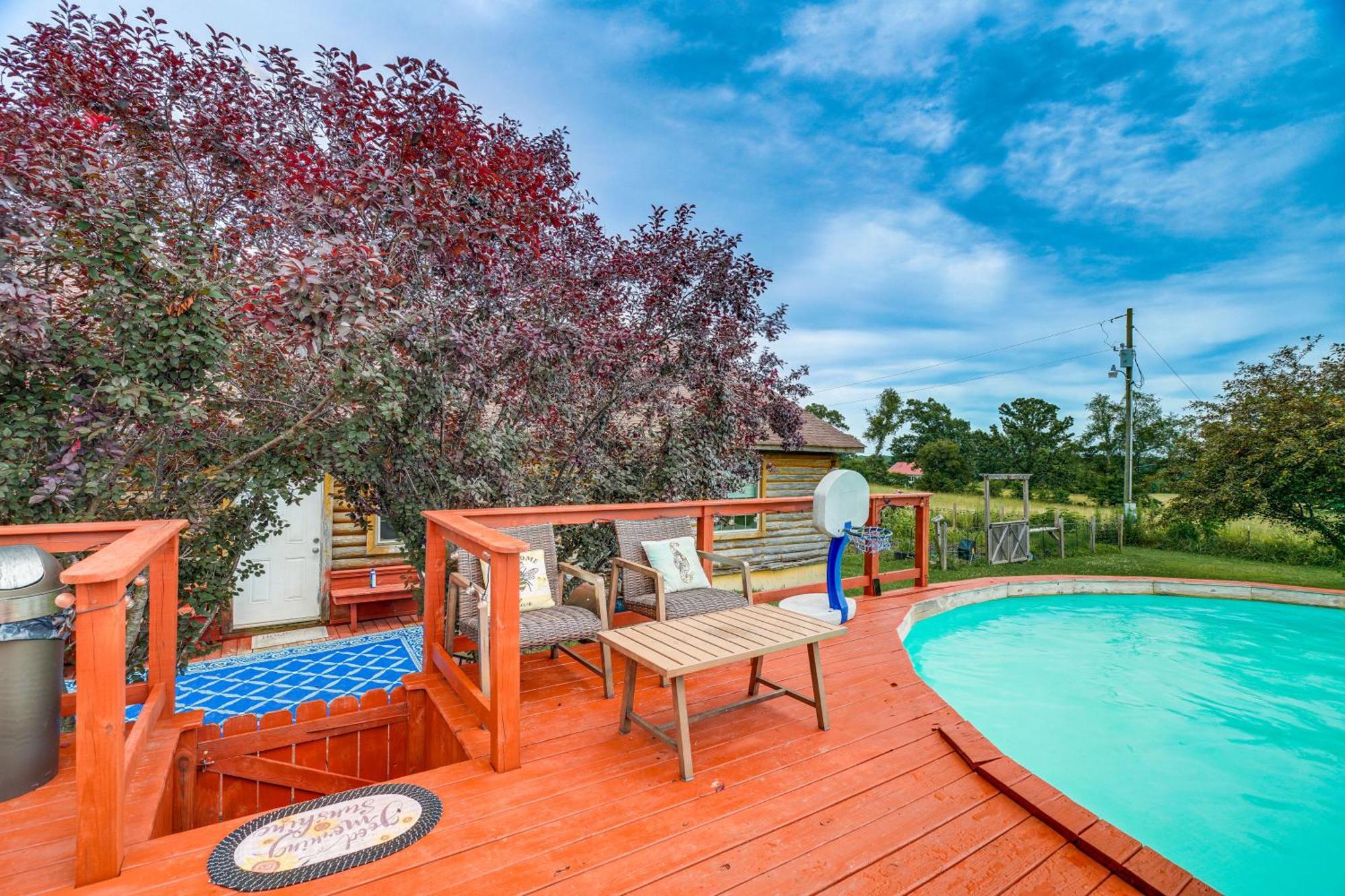 Spacious Ozarks Family Home - Private Pool And Grill バーボン郡 エクステリア 写真